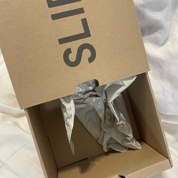 Preloved BLACK ADIDAS YEZZY SLIDES - Picture 9 of 15